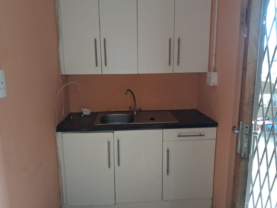 To Let 1 Bedroom Property for Rent in Summerpride Eastern Cape
